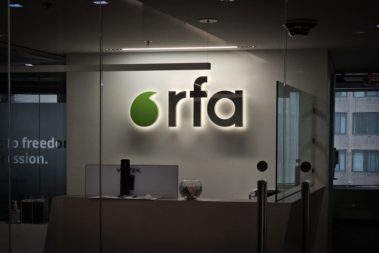 Văn phòng của RFA giờ vắng bóng người. Ảnh: RFA