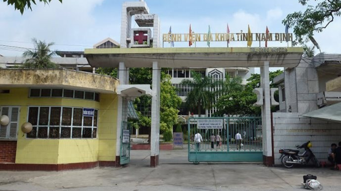 Bệnh viện Đa khoa tỉnh Nam Định, nơi đang bị dư luận đặc biệt chú ý do xảy ra vụ "nộp đủ tiền mới cấp cứu" một cháu bé bị nạn. Ảnh: Internet