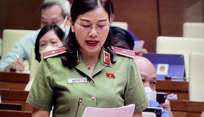 Đại biểu Quốc hội, Thiếu tướng Công an Nguyễn Thị Xuân (đoàn Đắk Lắk) đề xuất tăng mức phạt tiền vi phạm giao thông lên đến 200 triệu đồng, tháng 5/2025. Ảnh: Người Lao Động