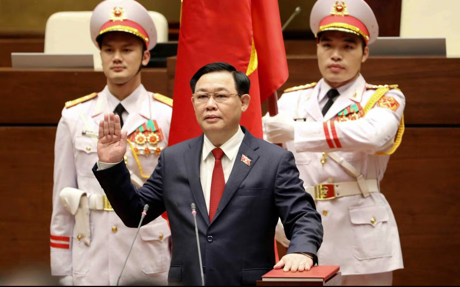 Chủ tịch Quốc hội Vương Đình Huệ tuyên thệ nhậm chức trước Quốc hội hôm 31/3/2021. Ảnh: AFP