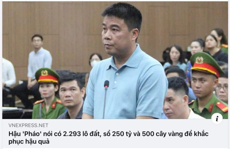 Hậu "Pháo" - Chủ tập đoàn Phúc Sơn, trước tòa, tháng 6/2025. Ảnh: VnExpress