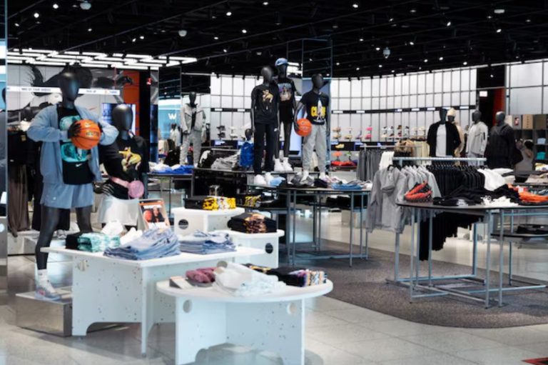 Cửa hàng Nike trong Trung tâm thương mại King of Prussia, Pennsylvania, Hoa Kỳ, 3/4/2025. Ảnh: Reuters/Rachel Wisniewski