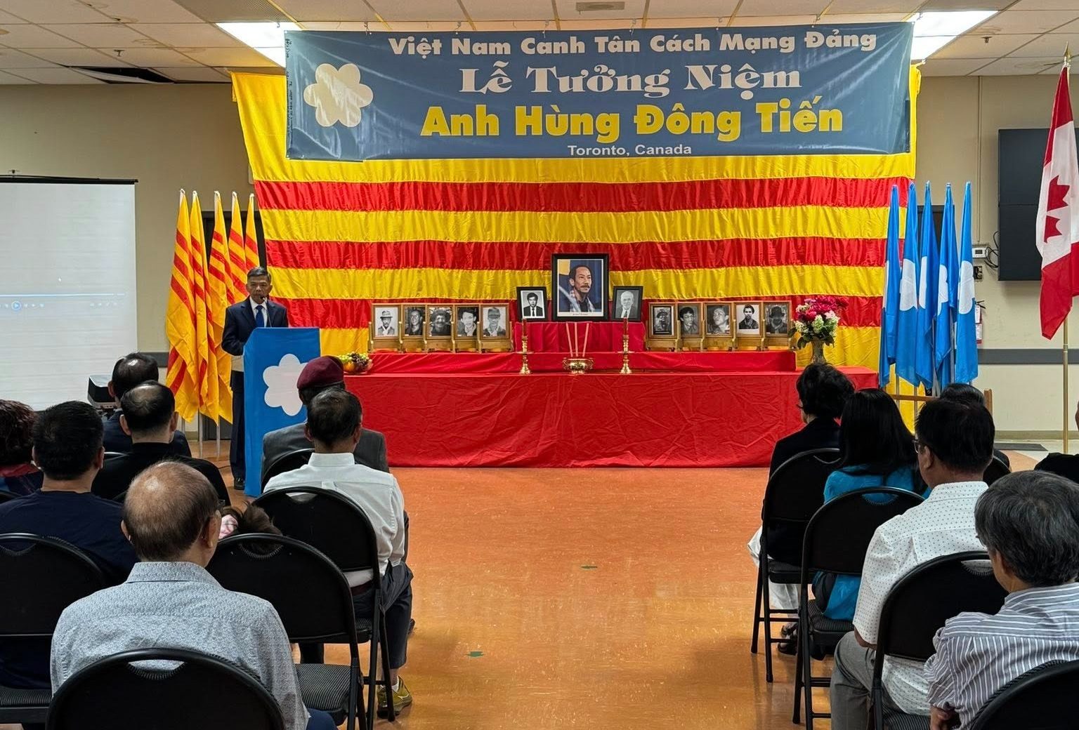 Ông Nguyễn Quốc Hưng, đại diện đảng bộ Việt Tân Toronto, chào mừng quan khách và bày tỏ lòng biết ơn với cộng đồng đã luôn đồng hành trong công cuộc đấu tranh chung