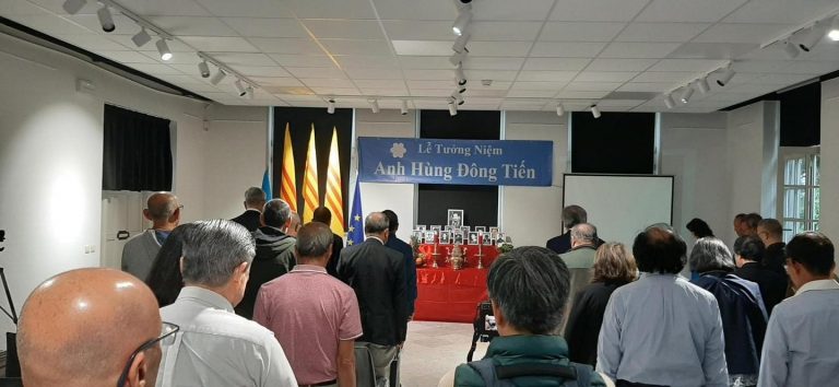 Quang cảnh buổi Lễ Tưởng niệm các Anh hùng Đông Tiến do Cơ sở Việt Tân tại Bỉ phối hợp cùng các Cơ sở Việt Tân tại Hoà Lan và Tây Đức tổ chức tại Vương Quốc Bỉ hôm 23/8/2025
