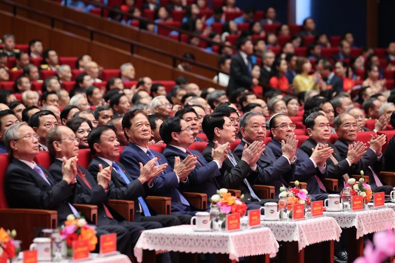 Ngày 20/8/2025, giàn lãnh đạo chóp bu đảng CSVN cùng đám chức sắc đã nghỉ hưu gồm cả Nguyễn Tấn Dũng (thứ tư từ trái) dự “Lễ kỷ niệm 80 năm” ngày cướp chính quyền. Ảnh: VGP