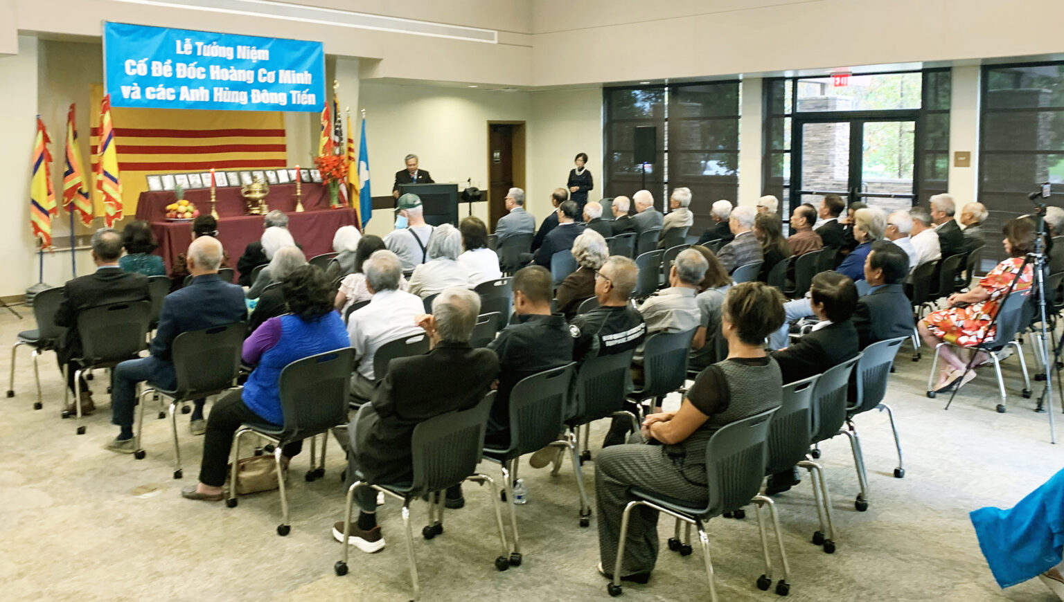 Nhiều đồng hương đến dự Lễ Tưởng Niệm cố Phó Đề Đốc Hoàng Cơ Minh và các Anh Hùng Đông Tiến. Ảnh: Lâm Hoài Thạch/ Người Việt