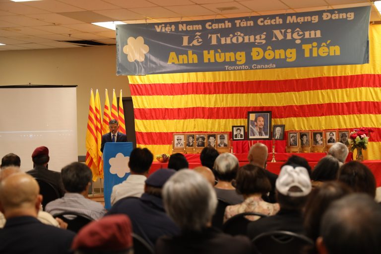 Lễ Tưởng niệm 38 năm Anh hùng Đông Tiến do Đảng bộ Việt Tân Toronto tổ chức chiều chủ nhật 24/8/2025 tại hội trường Câu lạc bộ Hải Lục Không Quân. Ông Nguyễn Quốc Hưng, đại diện đảng bộ Việt Tân Toronto, chào mừng quan khách và bày tỏ lòng biết ơn với cộng đồng đã luôn đồng hành trong công cuộc đấu tranh chung