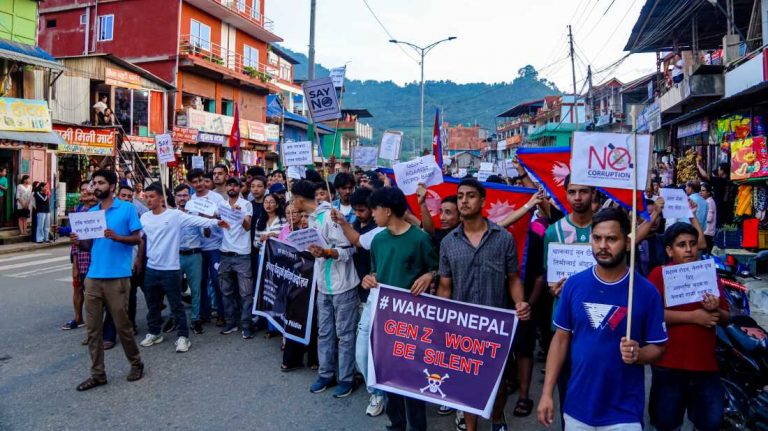 Thế hệ Z biểu tình phản đối nạn tham nhũng và lệnh cấm nhiều nền tảng mạng xã hội của chính phủ Nepal với các khẩu hiệu: # WakeUpNepal, Gen Z Won't Be Silent. Ảnh: Ambir Tolang/ NurPhoto via Getty Images