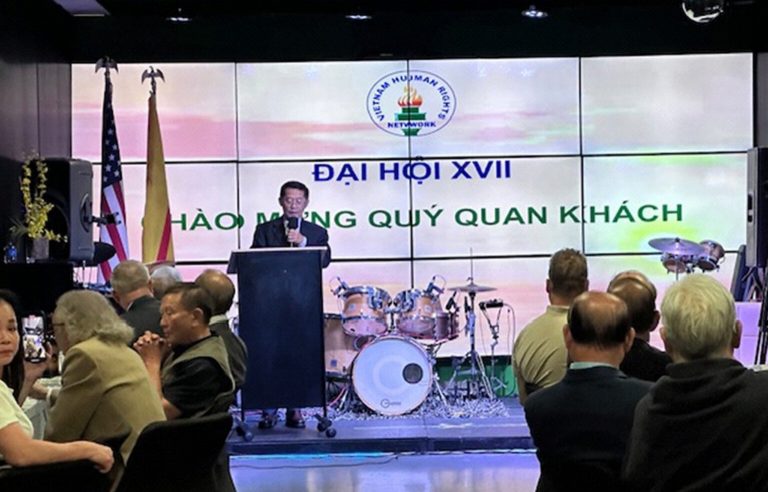 Kỹ Sư Huỳnh Lương Thiện điều hợp chương trình. Ảnh: Kiều Mỹ Duyên