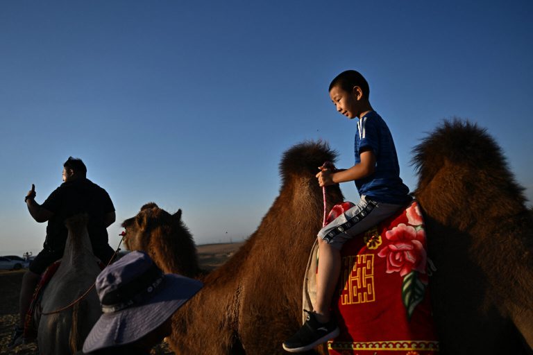 Giá trị của sự đa dạng văn hóa và quyền được giữ gìn bản sắc dân tộc ở Nội Mông đang bị tấn công thô bạo bởi chính quyền Trung Quốc. Ảnh minh họa: Pedro Pardo/ AFP via Getty Images