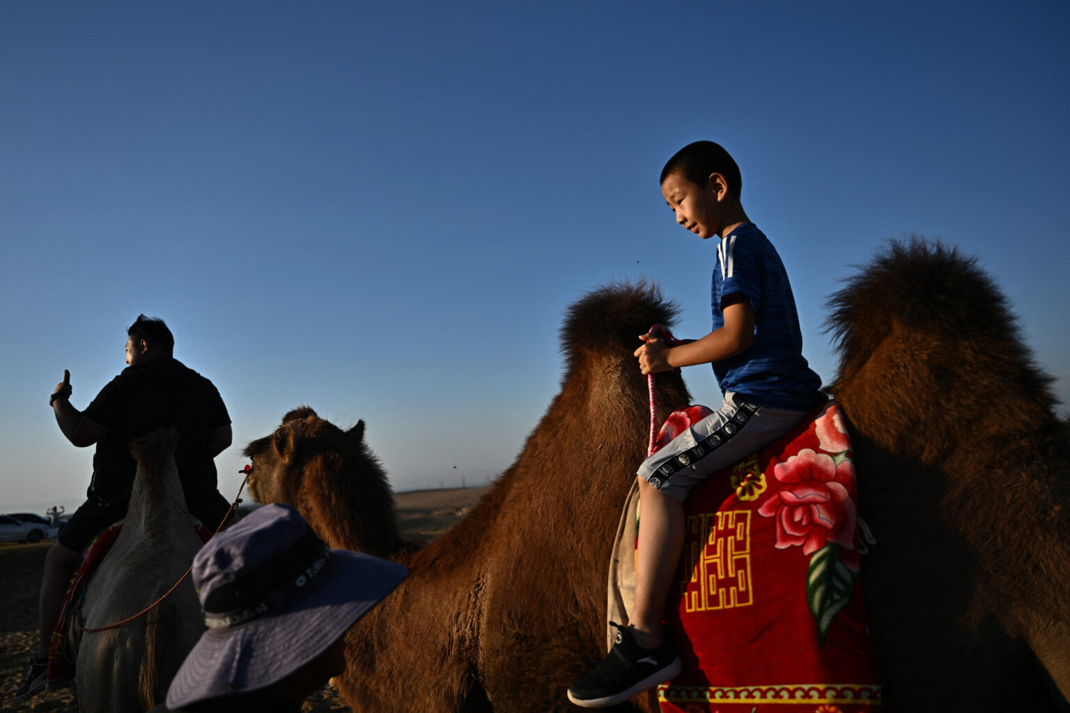 Giá trị của sự đa dạng văn hóa và quyền được giữ gìn bản sắc dân tộc ở Nội Mông đang bị tấn công thô bạo bởi chính quyền Trung Quốc. Ảnh minh họa: Pedro Pardo/ AFP via Getty Images