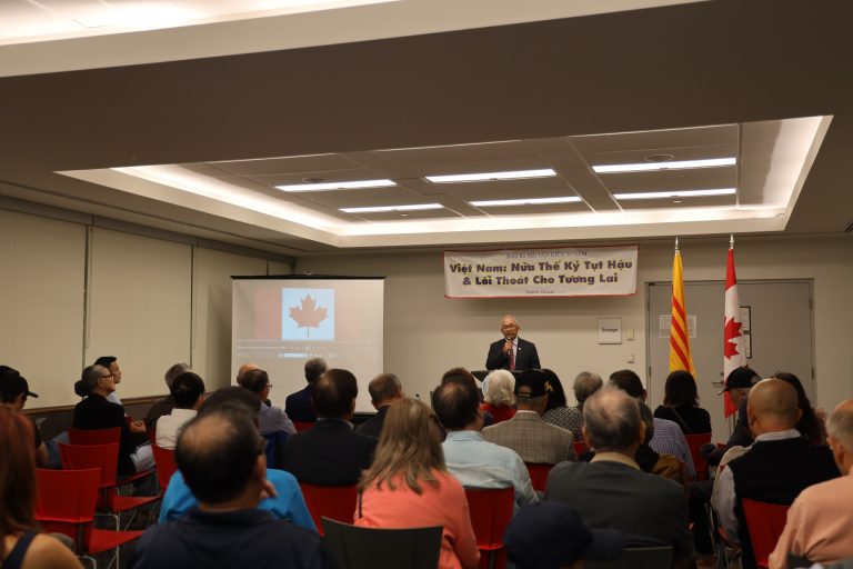 Buổi hội thảo ra mắt văn kiện “Việt Nam: Nửa thế kỷ tụt hậu và lối thoát cho tương lai”" do Đảng bộ Việt Tân Toronto tổ chức hôm 7/10/2025 tại Thư viện Burnhamthorpe, thành phố Mississauga, Canada