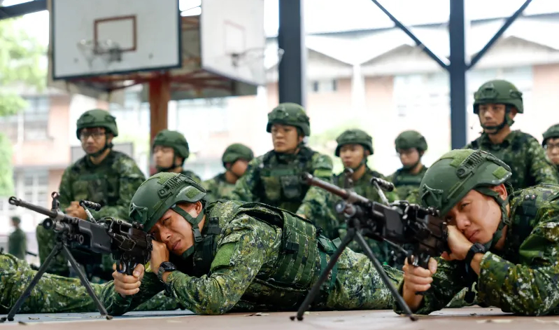 Lực lượng dự bị huấn luyện trong cuộc tập trận quân sự thường niên tại Đào Viên, Đài Loan, tháng 7 năm 2025. Ảnh: Ann Wang/Reuters