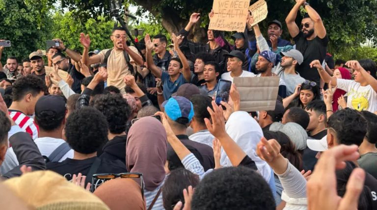 Cuộc biểu tình trong khuôn khổ phong trào phản kháng xã hội "GenZ 212" tại trung tâm Casablanca, Maroc, ngày 2/10/2025. Ảnh: Stringer/ Reuters