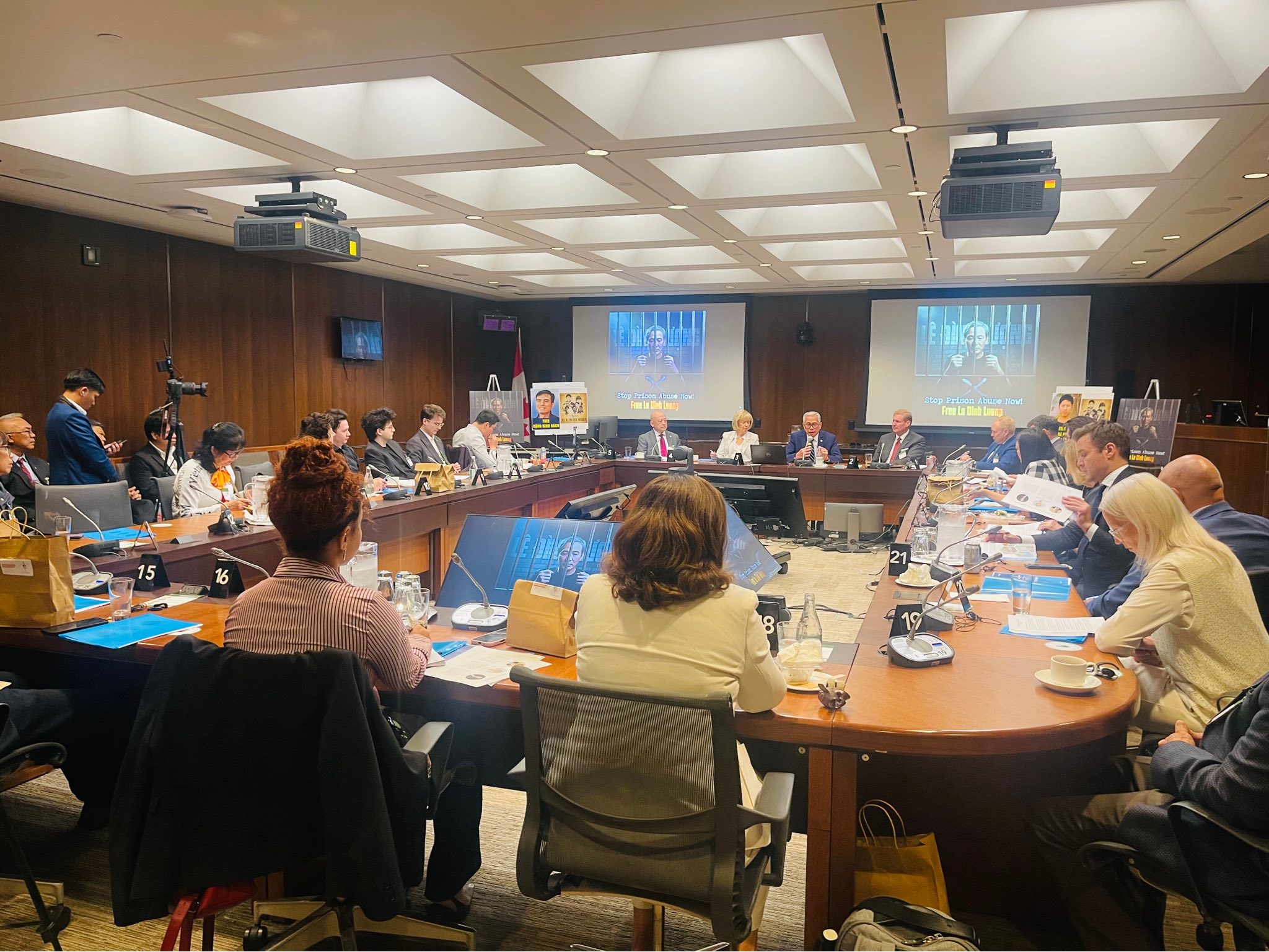 Buổi tiếp tân đại diện Việt Tân với các dân biểu Canada để trình bày về tình trạng nhân quyền tại Việt Nam, tổ chức tại Quốc hội Canada hôm 7/10/2025