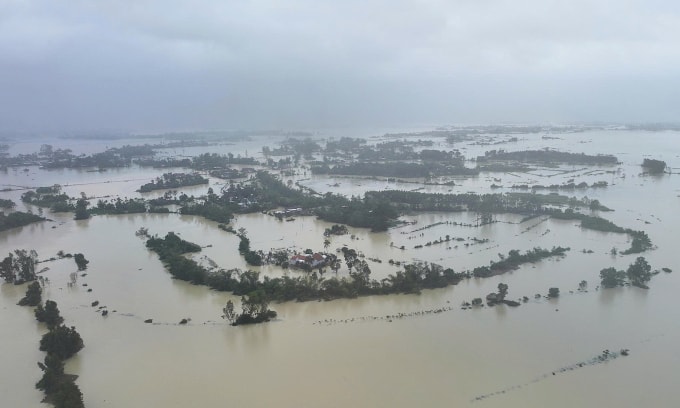 Xã Hoà Thịnh (cách Tuy Hòa hơn 20 km, nay thuộc tỉnh Đắk Lắk) chìm trong biển nước, chiều 21/11/2025. Ảnh: Báo Hải Phòng