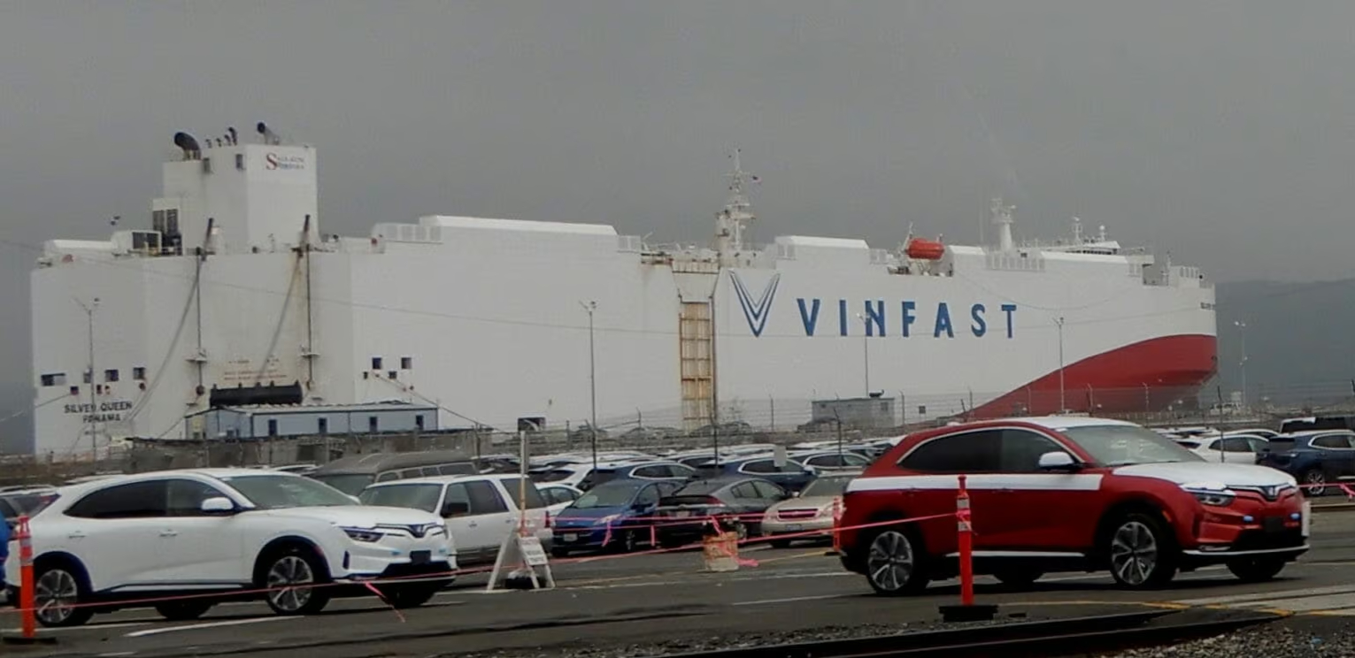 Tàu và xe VinFast cập bến cảng Benicia, San Francisco, tháng 12/2022. Ảnh: Bùi Văn Phú