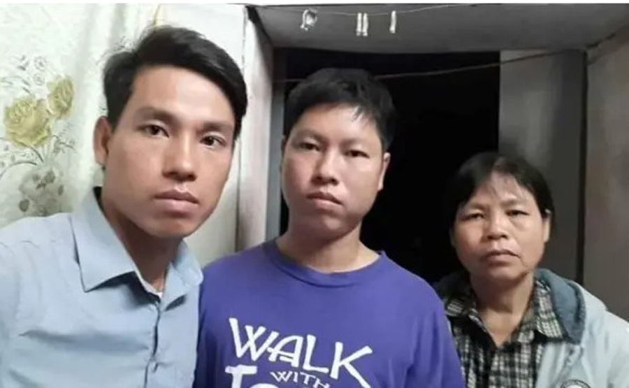 Bà Cấn Thị Thêu (phải) và hai người con trai, Trịnh Bá Tư (trái) và Trịnh Bá Phương. Hình minh họa: Trịnh Bá Khiêm