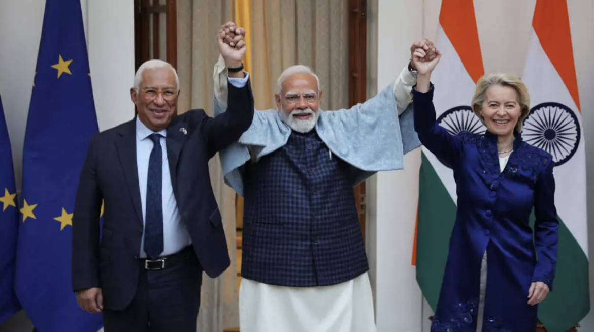 Từ trái: Chủ tịch Hội Đồng Châu Âu Antonio Costa, Thủ tướng Ấn Độ Narendra Modi, và Chủ tịch Ủy Ban Châu Âu Ursula von der Leyen tại New Delhi, Ấn Độ, ngày 27/01/2026. Ảnh: Reuters - Altaf Hussain
