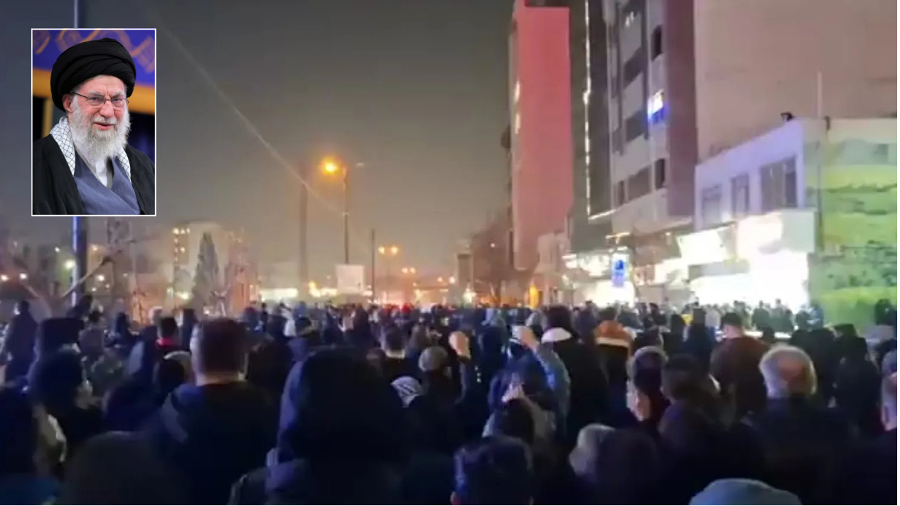 Biểu tình lan rộng khắp các thành phố Iran. Góc trái là Ali Khamenei, Lãnh tụ Tối cao Iran