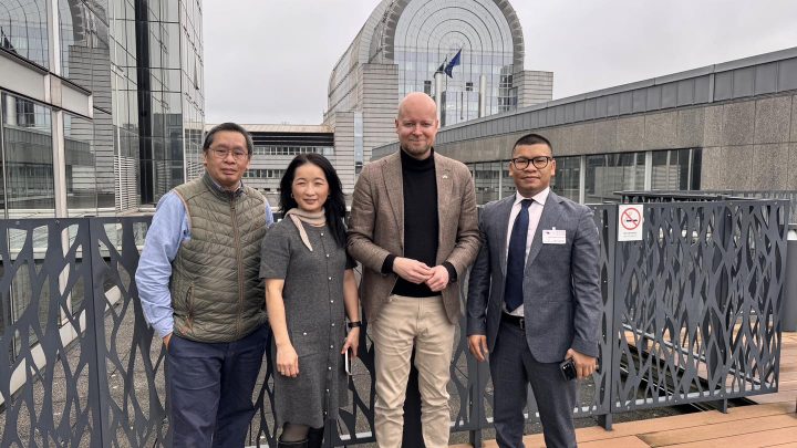 Vận động chính giới EU. Trong ảnh, cùng Dân biểu Jussi Saramo (Finland), thành viên Phái đoàn phụ trách quan hệ với các nước Đông Nam Á và ASEAN thuộc Nghị viên Âu Châu hôm 24/2/2026