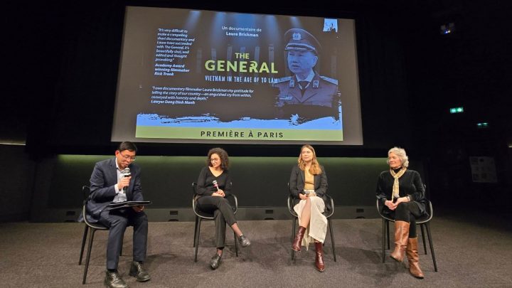 Các diễn giả trong phần trao đổi với khán giả sau khi chiếu phim: (từ trái) anh Trần Đức Tuấn Sơn - Việt Tân; cô Leïla Bordie-Randera - ACAT-France (Tổ chức Hành động của các Kitô hữu nhằm xóa bỏ tra tấn); Đạo diễn Laura Brickman và bà Penelope Faulkner (Ỷ Lan) - Ủy ban Việt Nam Bảo vệ Quyền Con Người