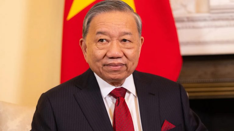 Dù đã ký kết Hiệp định Đối tác Chiến lược Toàn diện với Mỹ vào tháng 9 năm 2023, nhưng “sự ngờ vực sâu sắc vẫn còn tồn tại” ở Việt Nam đối với Mỹ. Ảnh: Chris Ratcliffe/ Bloomberg/ Getty Images