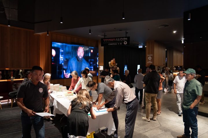 Nhiều người ký tên vào thỉnh nguyện thư gởi chính phủ Úc yêu cầu nhà cầm quyền CSVN trả tự do cho các tù nhân lương tâm sau khi xem phim "The General" công chiếu tại TP. Brisbane, tiểu bang Queensland hôm 19/4/2026