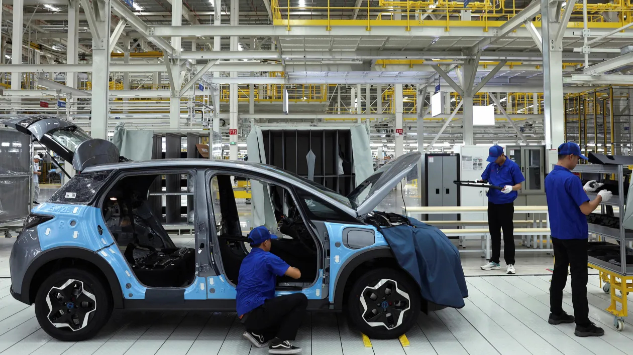 Lắp ráp xe điện tại nhà máy của BYD ở Rayong, Thái Lan, tháng 7 năm 2024. Ảnh: Chalinee Thirasupa/ Reuters