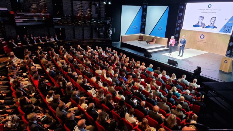 Quang cảnh Hội nghị Thượng đỉnh về Dân chủ lần thứ 9 (Copenhagen Democracy Summit 2026) tổ chức bởi cựu Thủ tướng Đan Mạch, cựu Tổng Thư ký NATO Anders Fogh Rasmussen và Tổ chức Liên minh các nền dân chủ (Alliances of Democracies Foundation) tại thủ đô Copenhagen, Đan Mạch hôm 12/5/2026