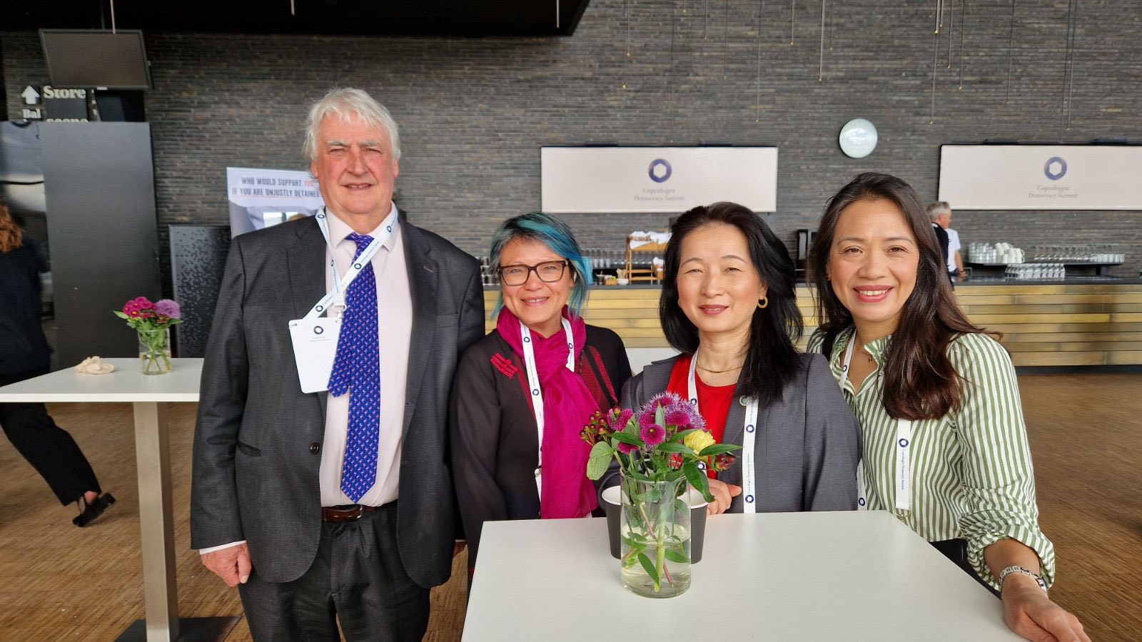 Các thành viên nữ của phái đoàn Việt Tân tham dự Copenhagen Democracy Summit 2026 tổ chức tại thủ đô Copenhagen, Đan Mạch hôm 12/5/2026