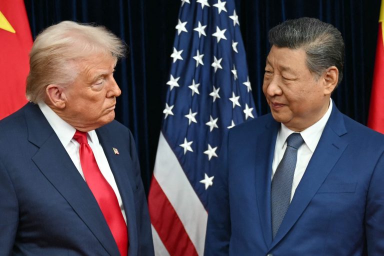 Tổng Thống Donald Trump trong lần gặp Chủ Tịch Tập Cận Bình tại Busan, Nam Hàn, ngày 30 Tháng Mười, 2025. Ảnh: Andrew Caballero-Reynolds/ AFP via Getty Images