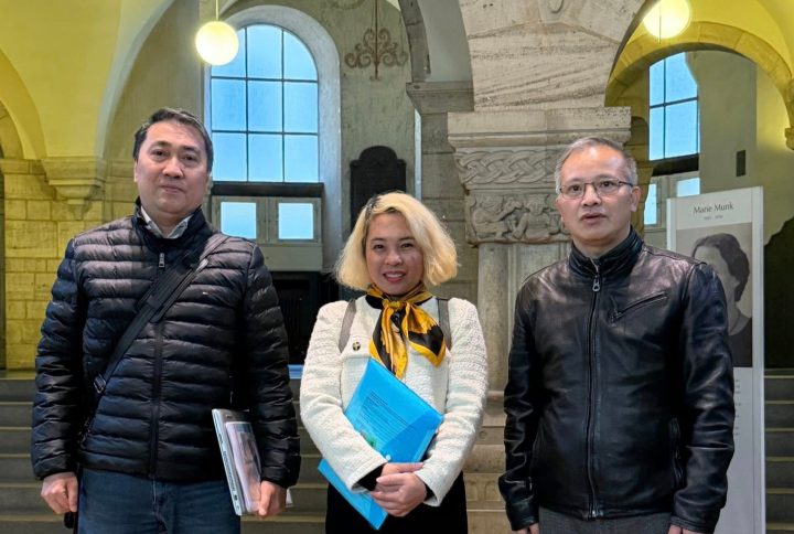 Nhà báo tự do Lê Trung Khoa (trái), Facebooker Huệ Như và Luật Sư Nguyễn Văn Đài (phải). Ảnh: Facebook Nguyễn Văn Đài