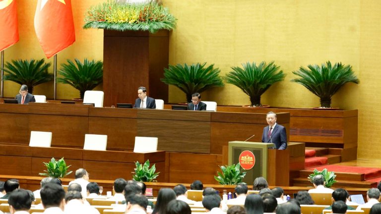 Ông Tô Lâm phát biểu tại Hội nghị Sơ kết 1 năm vận hành cơ chế mới tổ chức vào ngày 1 tháng 7, 2026. Ảnh chụp từ trang mạng Thể Thao & Văn Hóa