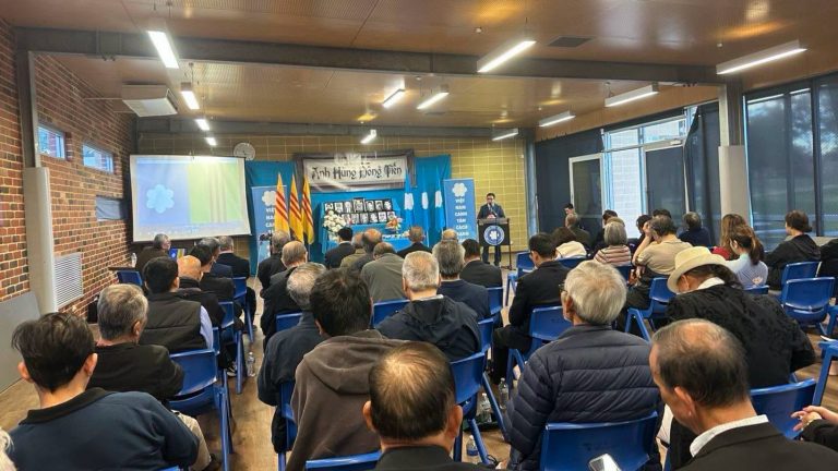 Quang cảnh buổi lễ Tưởng niệm Anh Hùng Đông Tiến do Đảng bộ Việt Tân tại Perth tổ chức chiều ngày 23/8/2026 tại hội trường Koondoola, nằm trong công viên Hòa Bình thuộc vùng Koondoola, Perth, Tây Úc