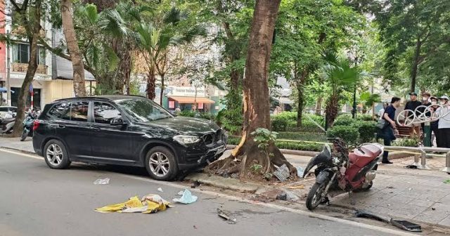 Hiện trường vụ ông Nguyễn Sỹ Cương, chồng bà Lâm Thị Phương Thanh (Bộ trưởng Bộ Văn hóa, Thể thao và Du lịch), lái xe BMW tông em ĐNPT, nữ sinh 18 tuổi, đứt lìa chân sau đó chết tại bệnh viện. Ảnh: Tiền Phong