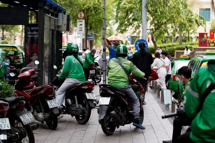 Tài xế Grab tại TP.HCM. Ảnh: Bloomberg